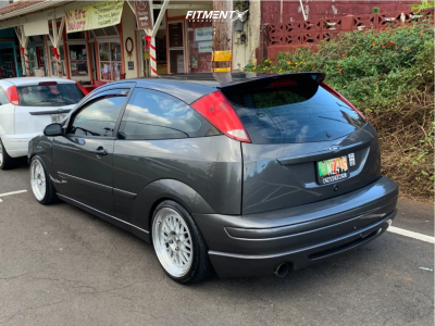 2005 Ford Focus ZX3 with 17x8.5 ESM Esm-004m and Toyo Tires 205x40