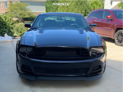 2014 Ford Mustang GT with 20x9 Niche Essen and Michelin 265x35 on Stock
