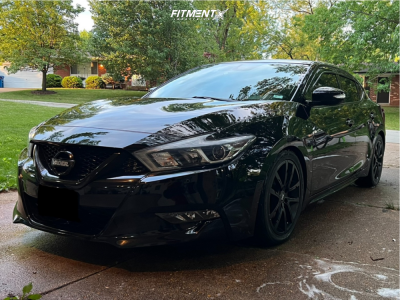 送料無料 百貨店 | Black 42 17x7 Quantum Momo M08277049P42 Industries Fitment | その他