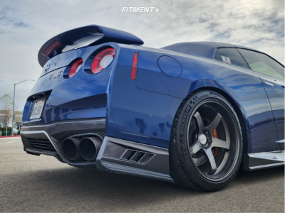 2017 Nissan GT-R Premium with 20x10 Advan Gt and Michelin 285x35