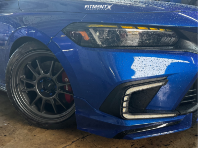 2022 Honda Civic Si with 18x9.5 Konig Hypergram and Cosmo 265x35 on