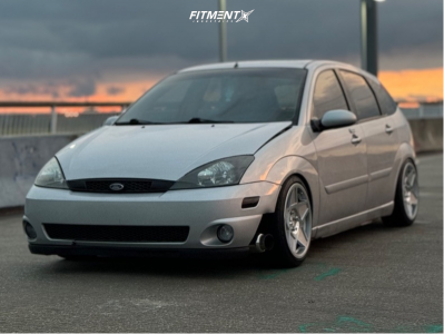 2003 Ford Focus SVT with 17x8 3SDM 0.05 and Nitto 205x40 on