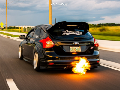 2014 Ford Focus ST with 18x9.5 ESR Sr01 and Arroyo 225x40 on Coilovers ...