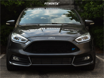 2017 Ford Focus ST with 19x8.5 Rotiform Rse and Michelin 235x45 on