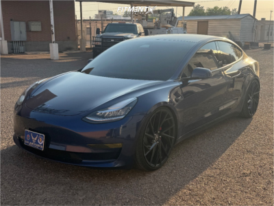 2019 Tesla 3 - 22x9 35mm - Pinnacle Swank - Air Suspension - 235/30R22
