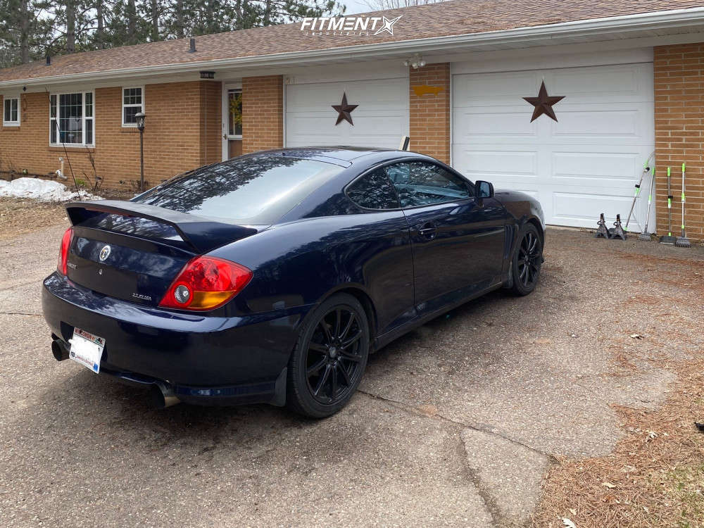 2004 Hyundai Tiburon GT with 17x7.5 ICW Banshee and Advanta 215x45 on ...