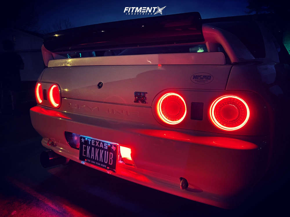 1990 Nissan Skyline R32 Base with 18x11 Rays Engineering Te37 and ...