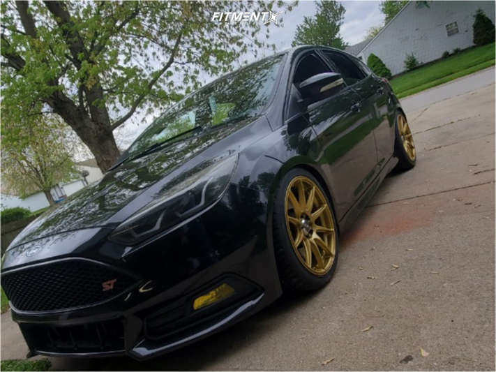2015 Ford Focus ST with 18x8 XXR 527 and Nitto 225x40 on Coilovers