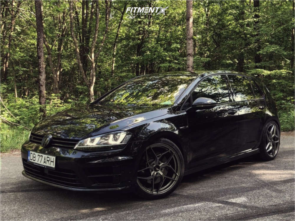 2014 Volkswagen Golf R Base with 19x8.5 Japan Racing JR35 and Michelin ...