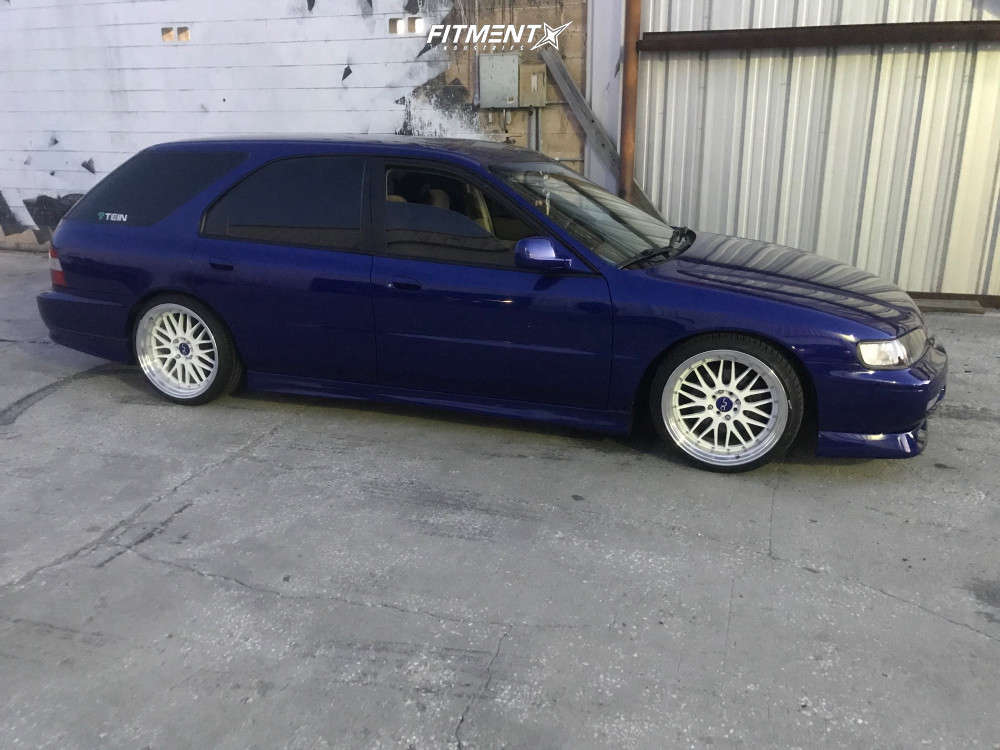 1995 Honda Accord LX with 18x9 JNC JNC005 and Nankang 225x35 on