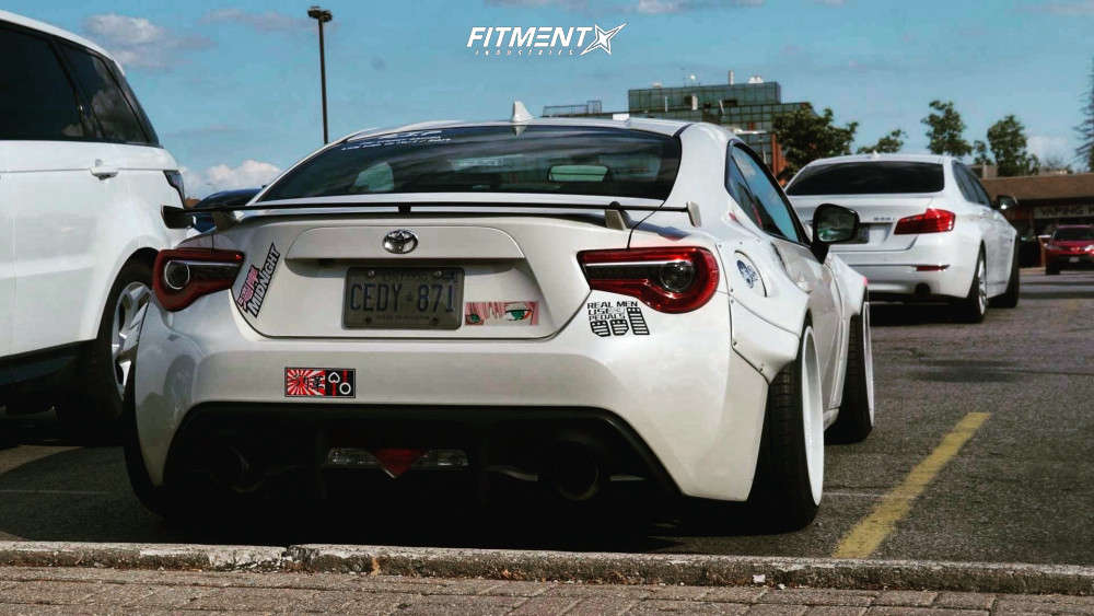 86 2018 Toyota 86 GT with 18x9.5 Cosmis Racing XT-006R and
