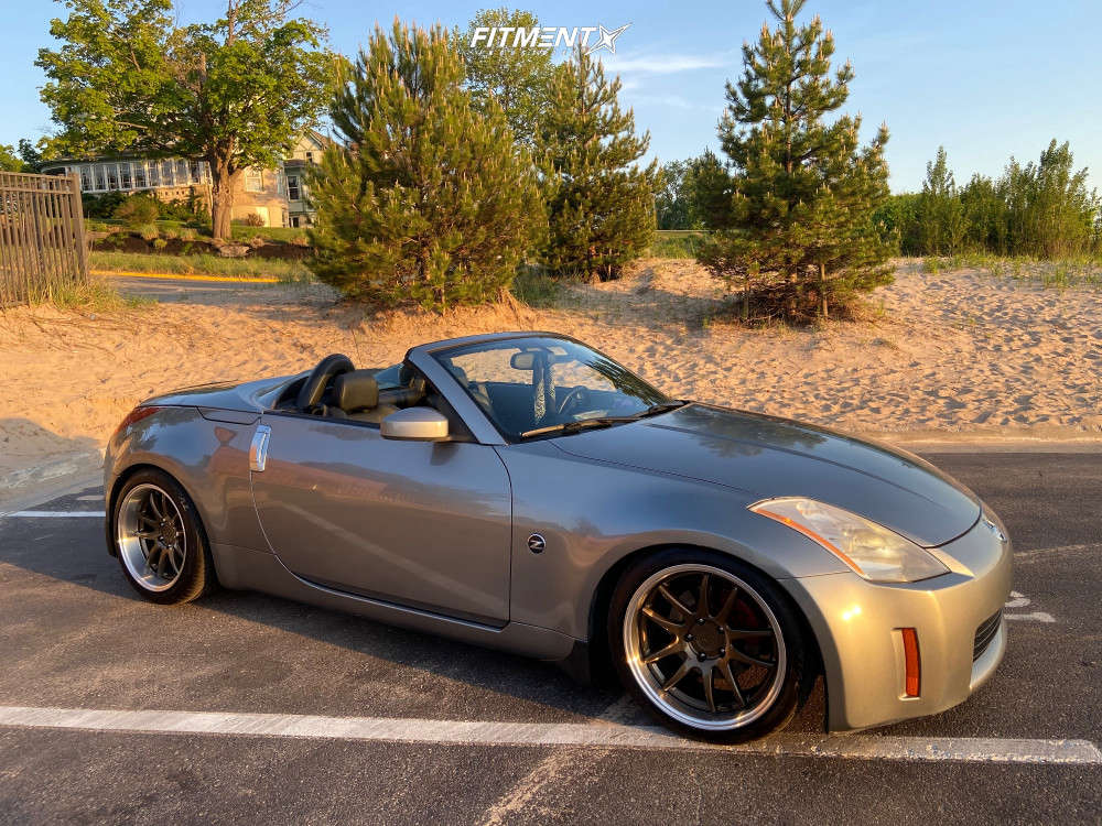 2004 Nissan 350Z Enthusiast with 18x9.5 Aodhan DS02 and