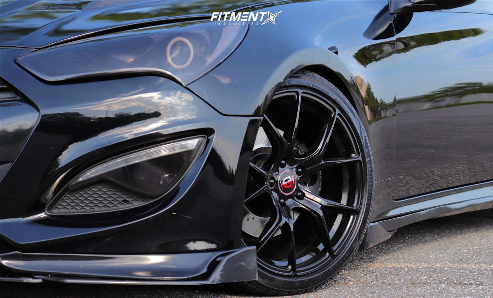 2014 Hyundai Genesis Coupe 2.0T with 19x8.5 Curva C42 and
