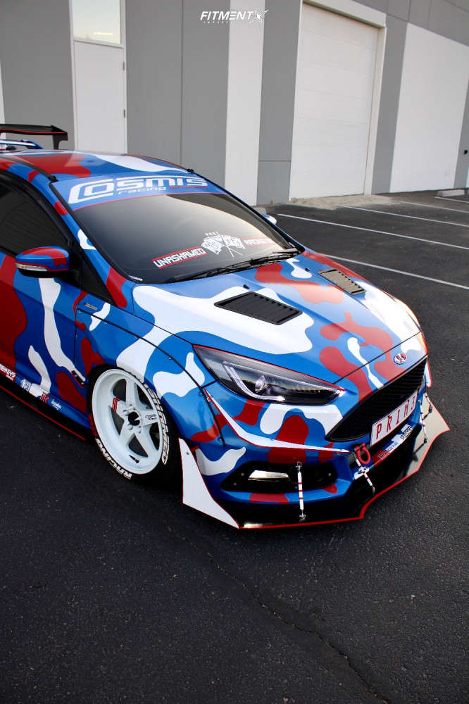 2017 Ford Focus ST with 18x9 Cosmis Racing Xt-005r and Achilles 255x35 ...