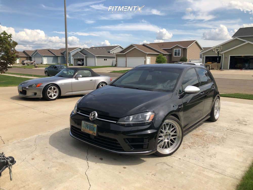 2017 Volkswagen Golf R Base with 19x8.5 JNC JNC005 and Bridgestone