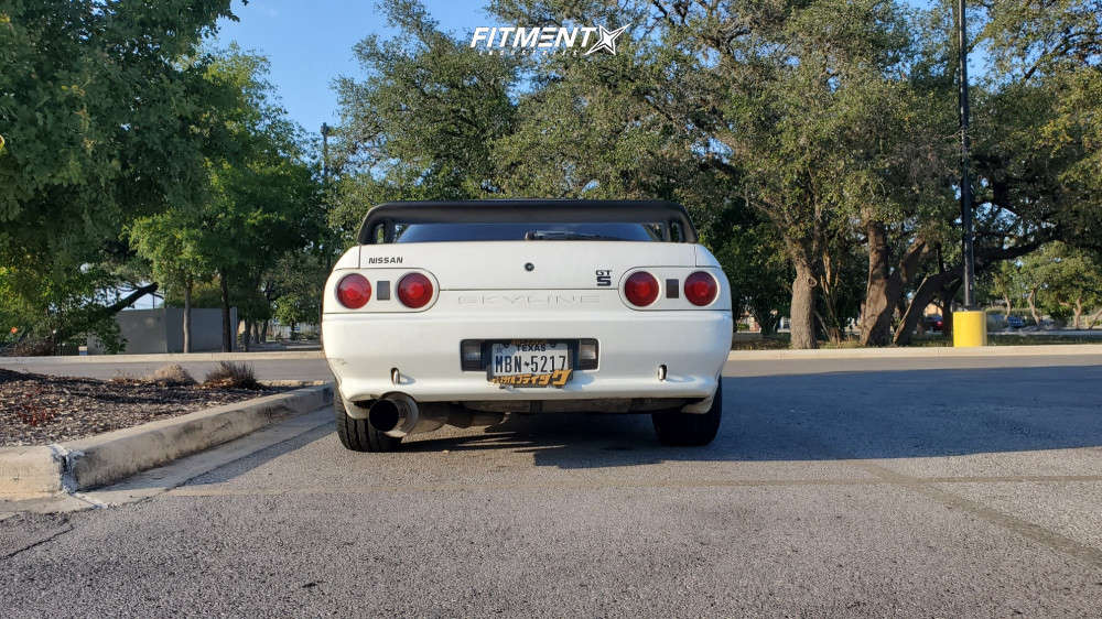 1992 Nissan Skyline R32 Base with 18x9.5 AVID1 AV6 and Road Hugger ...