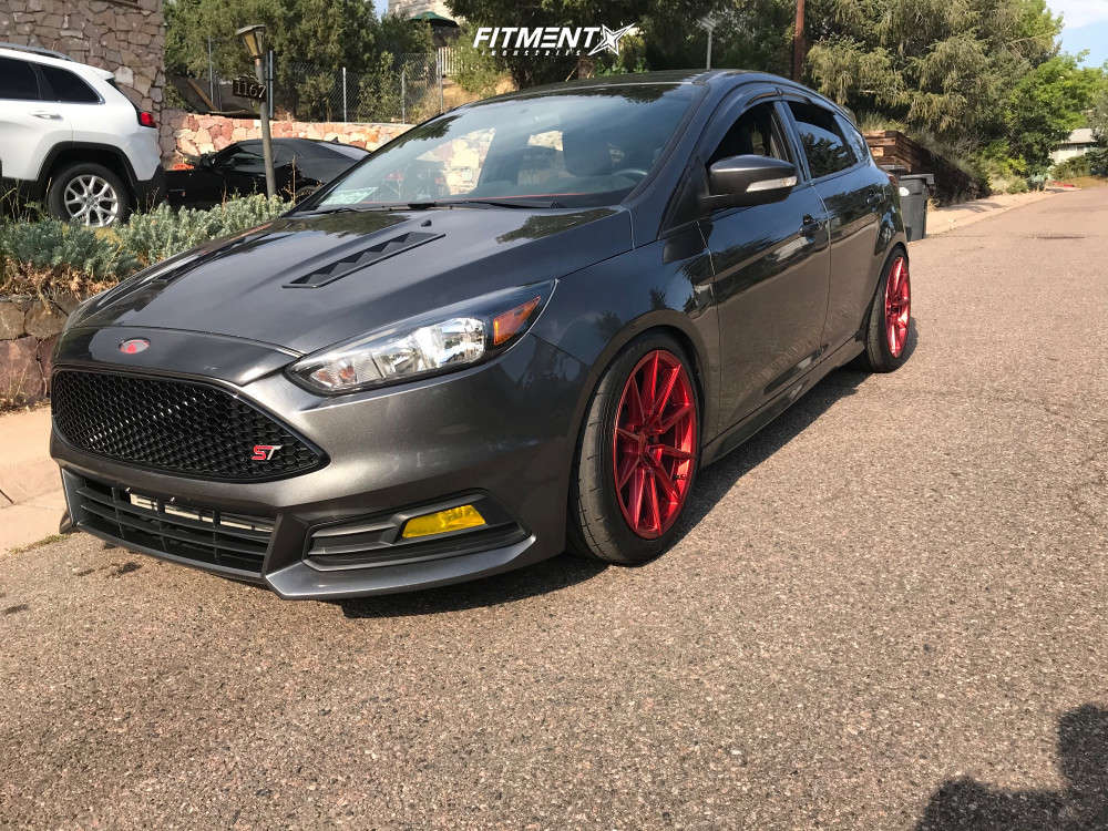 2017 Ford Focus ST with 18x8.5 XXR 567 and Yokohama 235x40 on