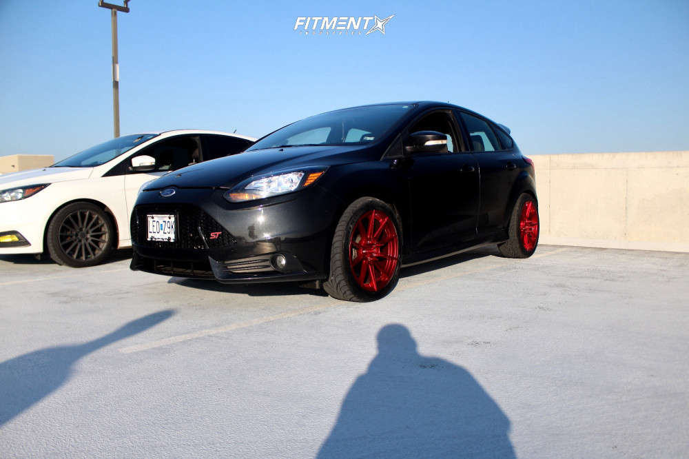 2014 Ford Focus ST with 18x9.5 XXR 567 and Federal 265x35 on Stock