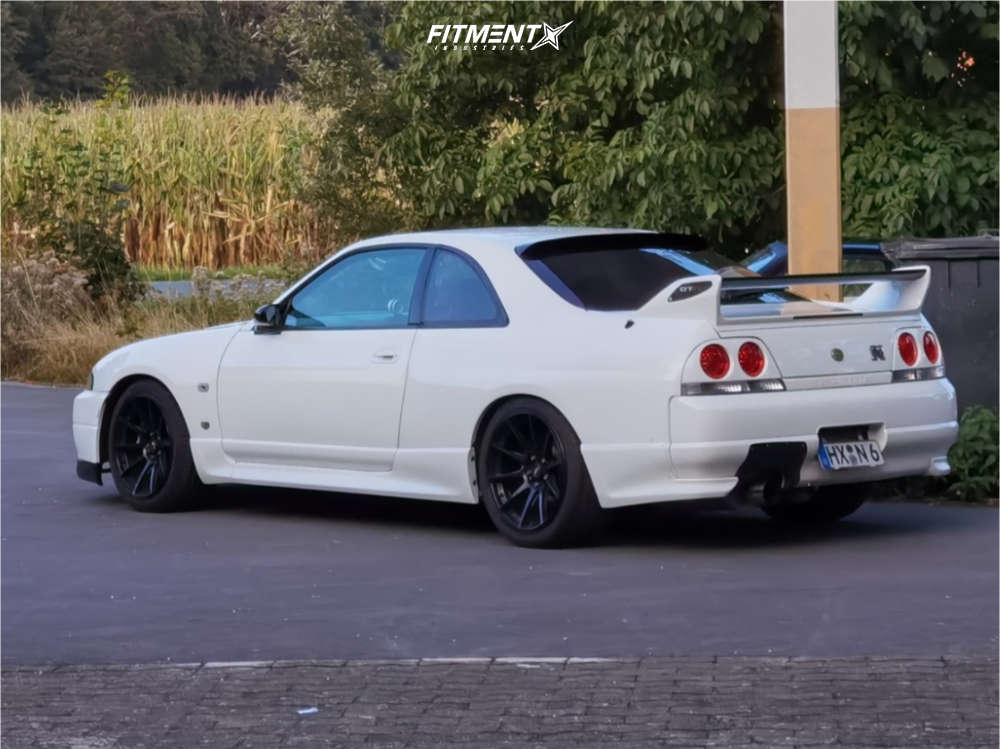 1995 Nissan Skyline GT-R with 18x9.5 Japan Racing Jr11 and Toyo