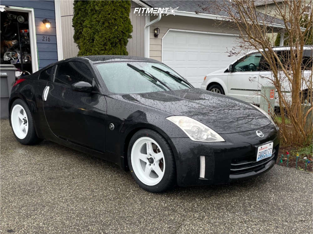 2006 Nissan 350Z Base with 18x9 Cosmis Racing Xt-005r and