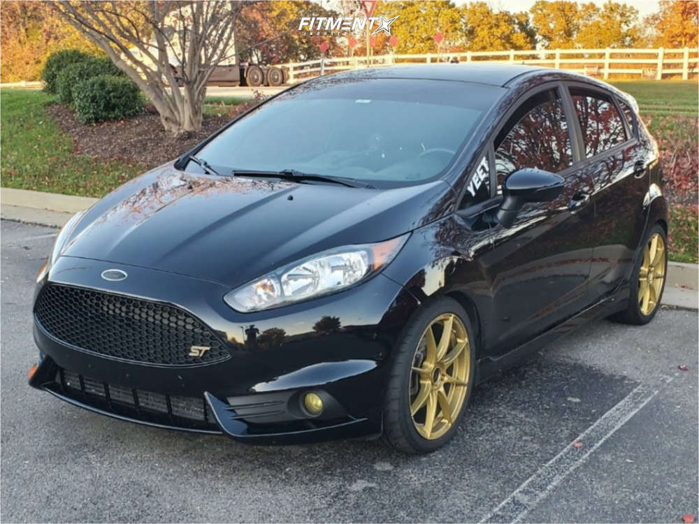 OZレーシング / FORD FIESTA ST 用 グラベルホイール 2019 Ford Fiesta ST with 17x7 OZ Racing Formula Hlt and Dunlop