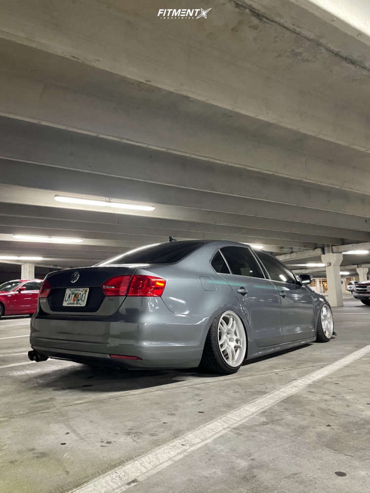 2014 Volkswagen Jetta SE with 17x9 Square G33 and Achilles 205x40 on ...