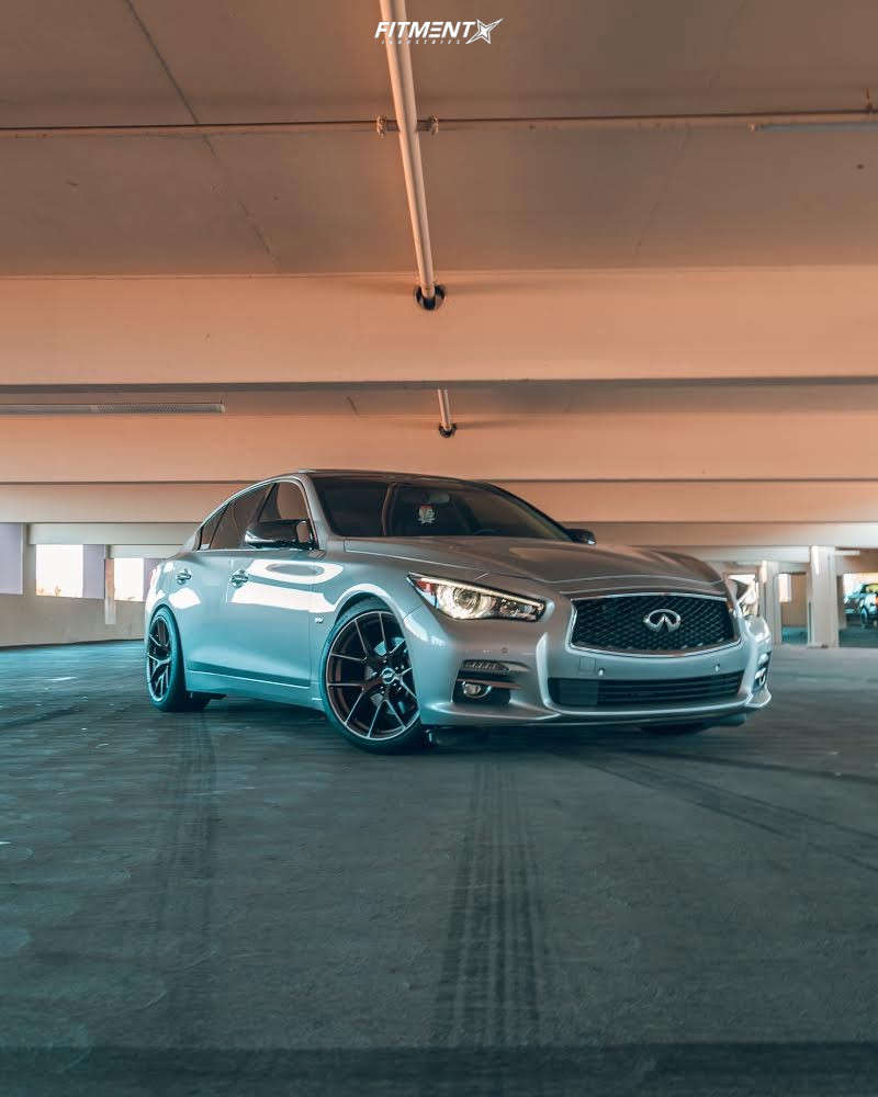 2016 INFINITI Q50 Premium with 19x10.5 ESR Rf2 and Continental 265x35
