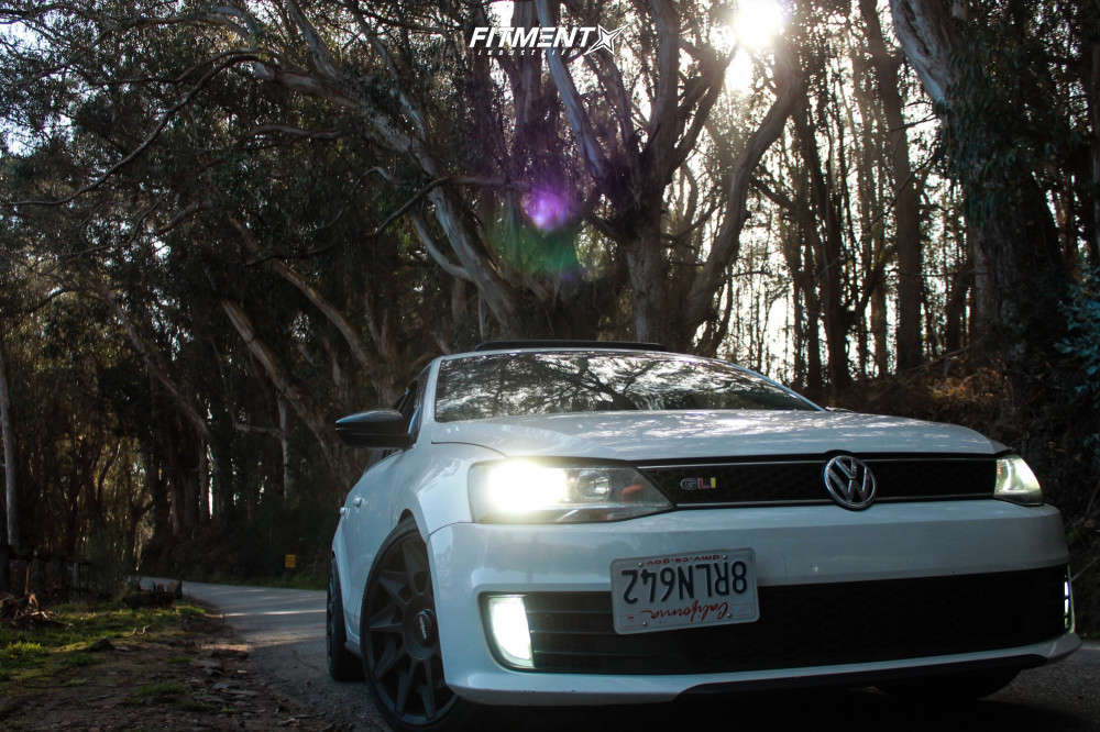 2012 Volkswagen Jetta GLI With 18x8 5 Rotiform Cvt And Michelin 225x40 