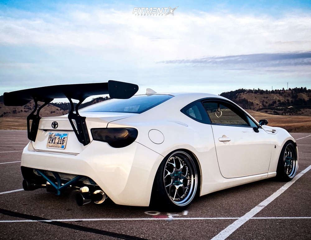 2017 Toyota 86 Base with 18x9.5 Aodhan Ds01 and Federal 225x35 on