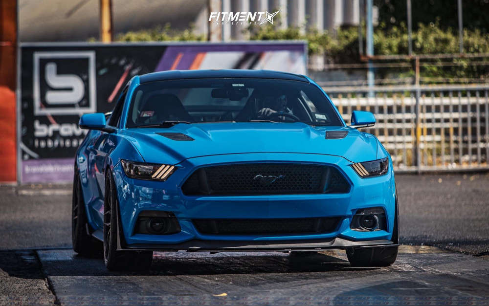 2017 Ford Mustang GT Premium with 20x10 Ferrada F8-fr5 and Toyo