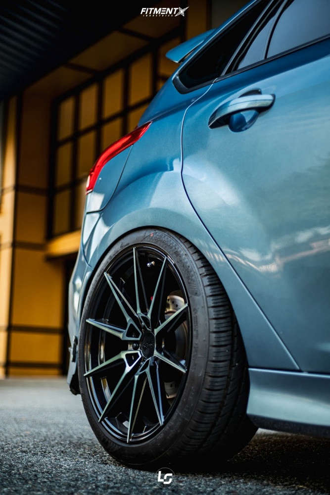 2018 Ford Focus ST with 18x8.5 XXR 567 and Nankang 235x40 on