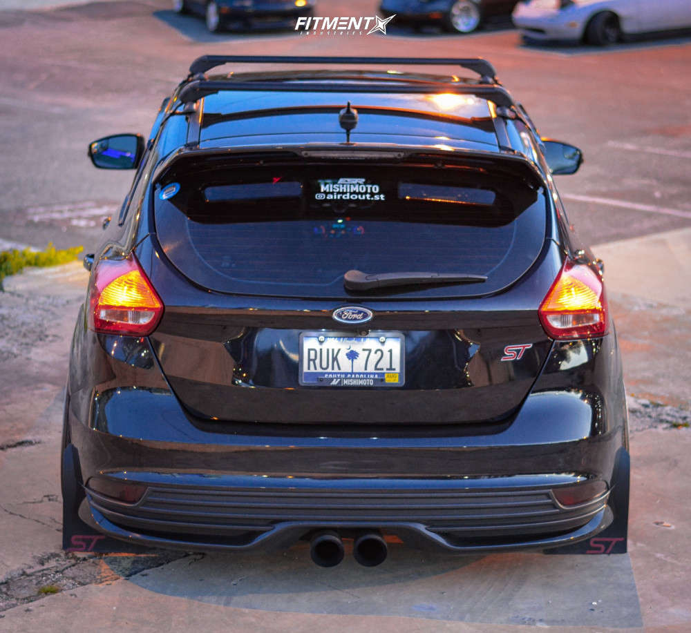 2017 Ford Focus ST with 18x9.5 ESR Cs2 and Achilles 225x35 on Air