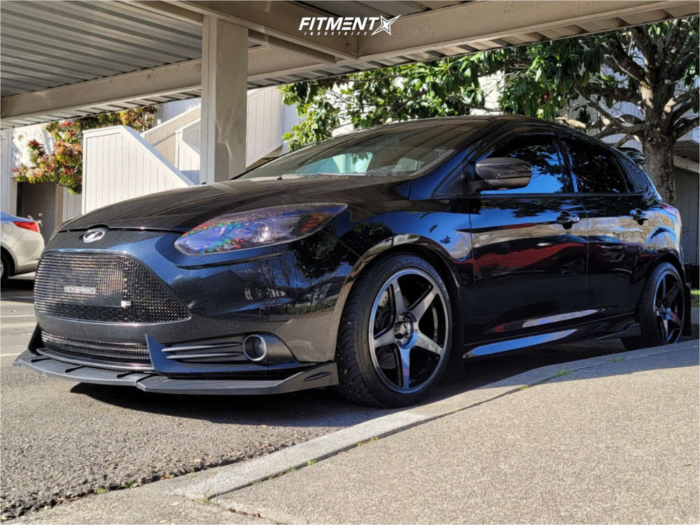 2013 Ford Focus ST with 18x8.5 XXR 575 and Federal 225x40 on Stock