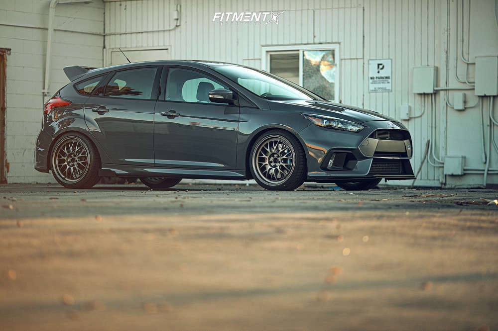 2018 Ford Focus RS with 19x9.5 Fifteen52 Holeshot and Falken