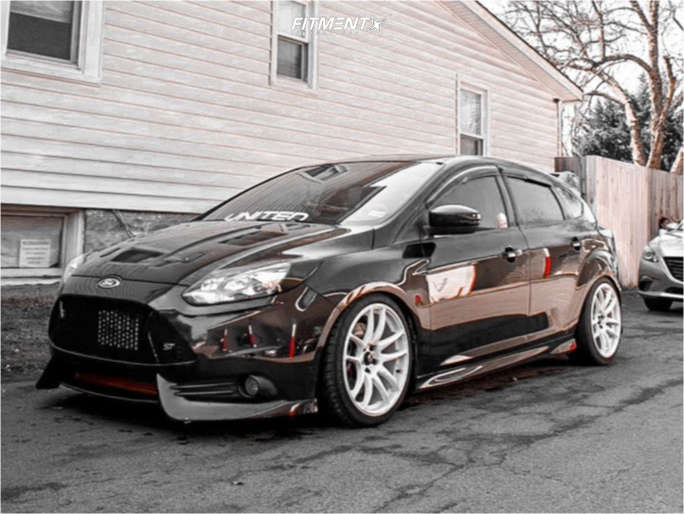 2013 Ford Focus ST with 18x8.5 Vors Tr4 and Federal 215x45 on