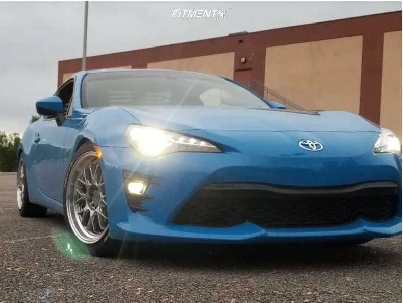 2020 Toyota 86 GT with 18x8.5 F1R F21 and Nitto 235x40 on