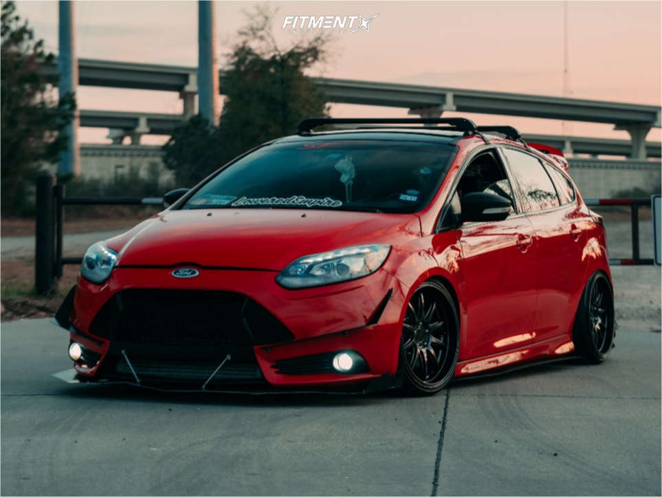2017-ford-focus-with-18x8-45-konig-oversteer-and-235-40r18-56-off