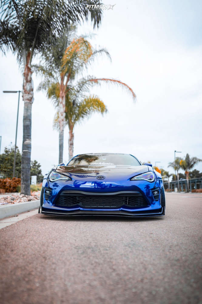 2019 Toyota 86 Base with 18x9.5 Cosmis Racing Xt-206r and Federal ...