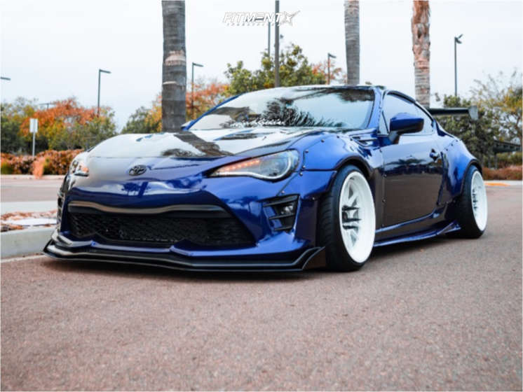 2019 Toyota 86 Base with 18x9.5 Cosmis Racing Xt-206r and Federal ...