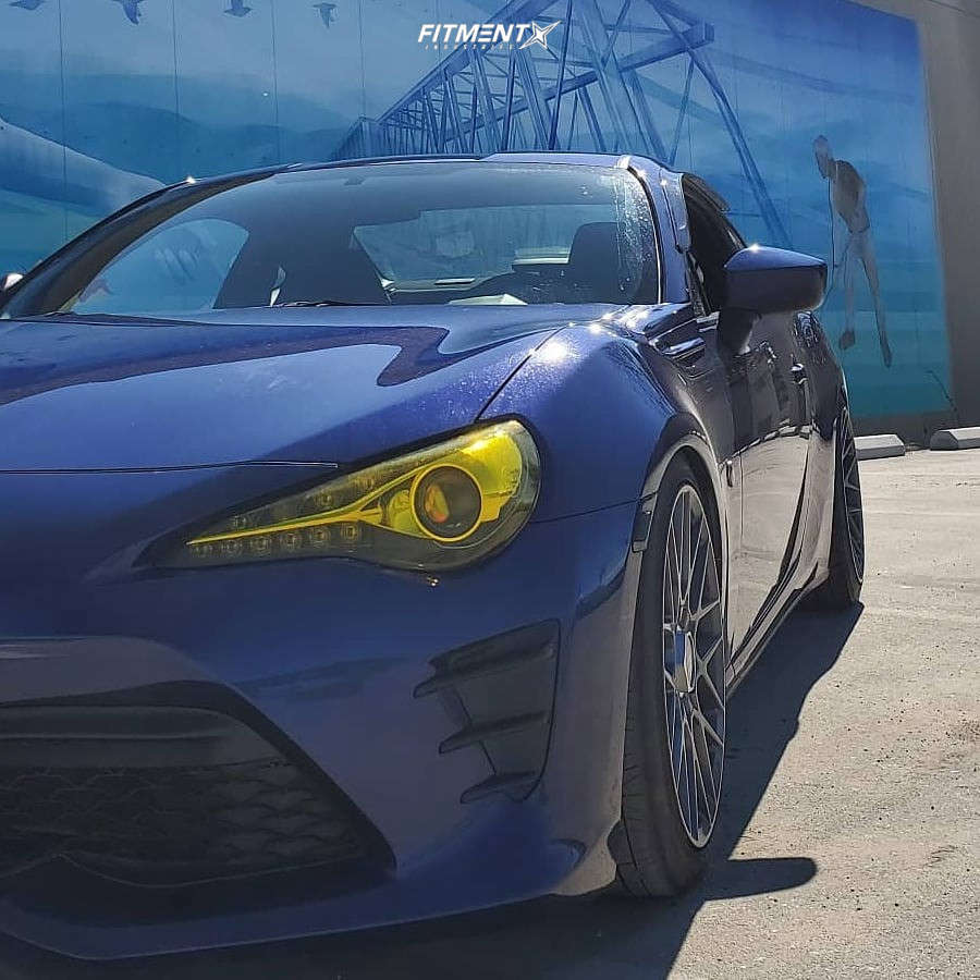 2017 Toyota 86 Base with 18x8.5 Rotiform Rse and Nitto 225x40 on ...
