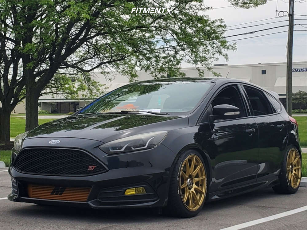 2015 Ford Focus ST with 18x8 XXR 527 and Nitto 225x40 on Coilovers