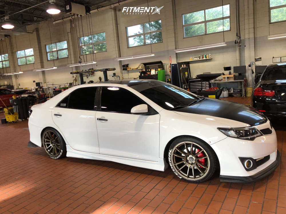 2014 Toyota Camry SE Sport with 19x9.5 AVID1 AV20 and Federal 235x35 on ...