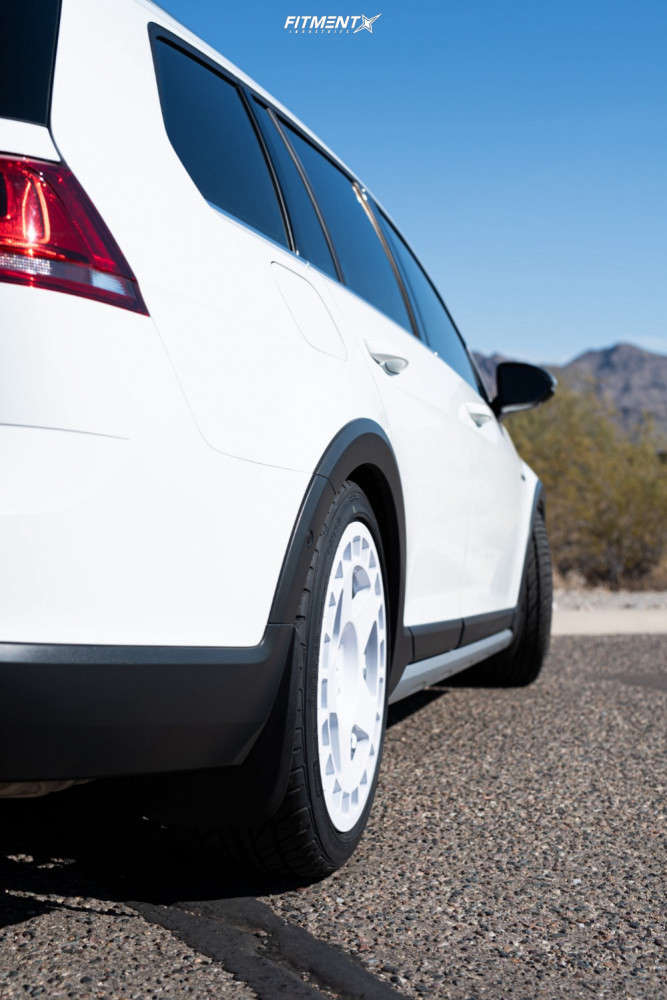 2017 Volkswagen Golf Alltrack SE with 18x8.5 Fifteen52 Turbomac and