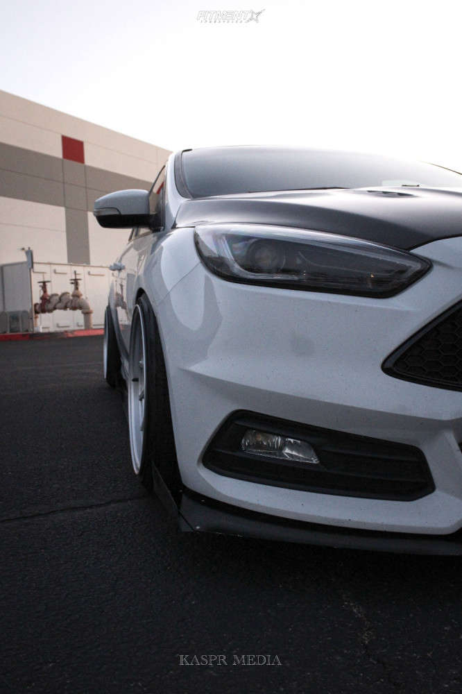 2016 Ford Focus ST with 18x9.5 Heritage Hokkaido-dir-c and Delinte ...