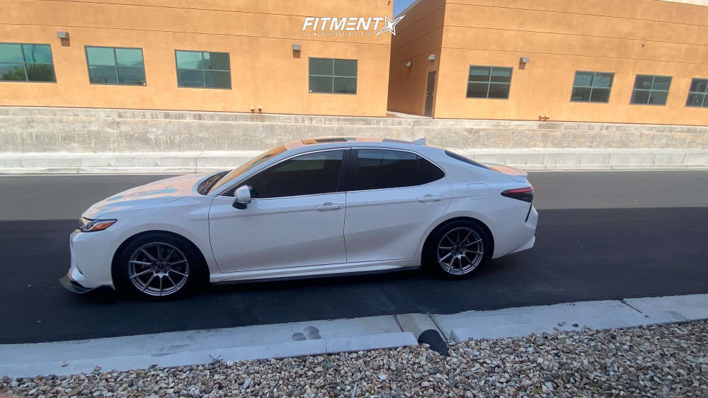 2020 Toyota Camry SE with 18x9.5 Enkei Ts10 and Hankook 255x40 on