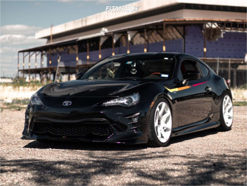 2019 Toyota 86 TRD Special Edition with 18x9 Cosmis Racing Mr7 and
