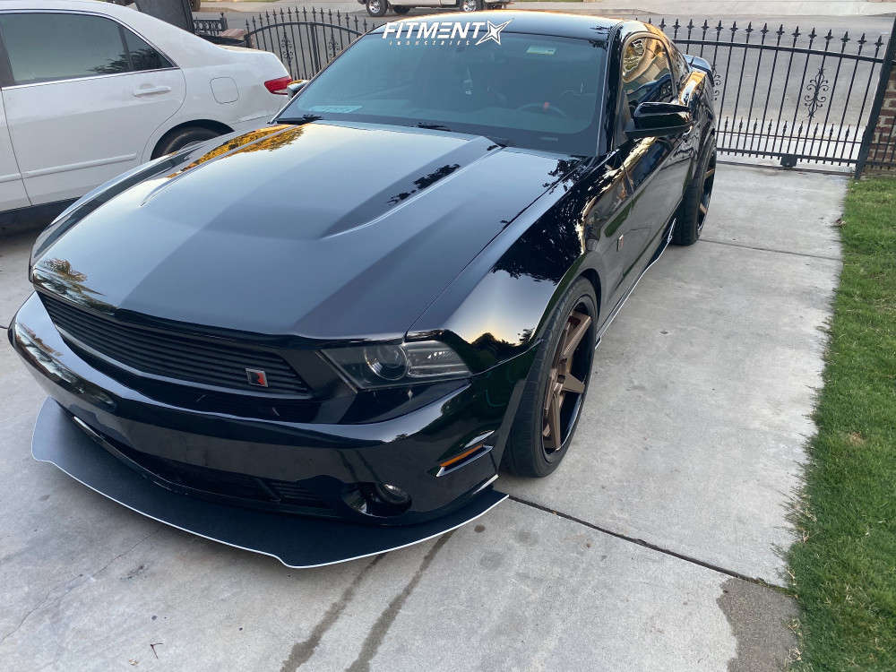 2012 Ford Mustang GT with 20x9 Ferrada FR3 and Nitto 265x35 on