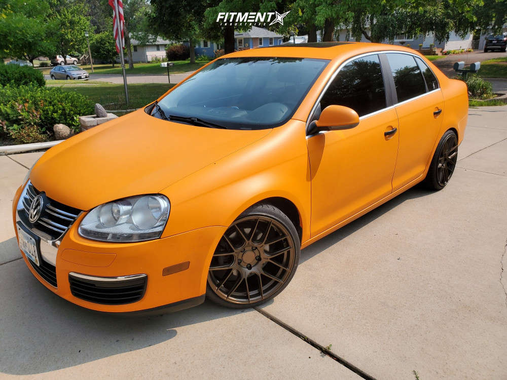 2007 Volkswagen Jetta 2.5 with 18x8.5 Aodhan Ahx and Nitto 215x35 on