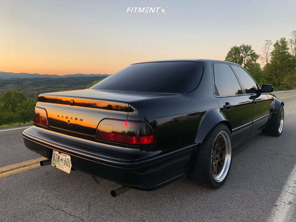1995 Acura Legend L with 18x9.5 Aodhan Ds06 and Falken 285x35 on Stock