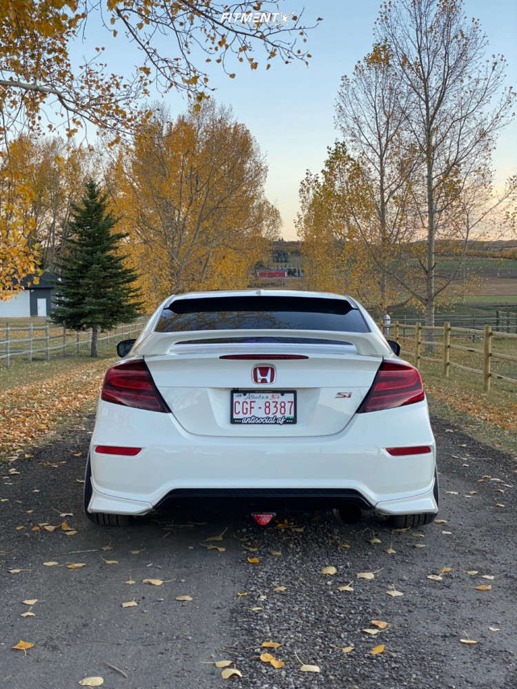 2015 Honda Civic Si with 18x9.5 Cosmis Racing Xt-006r and Rovelo 215x35